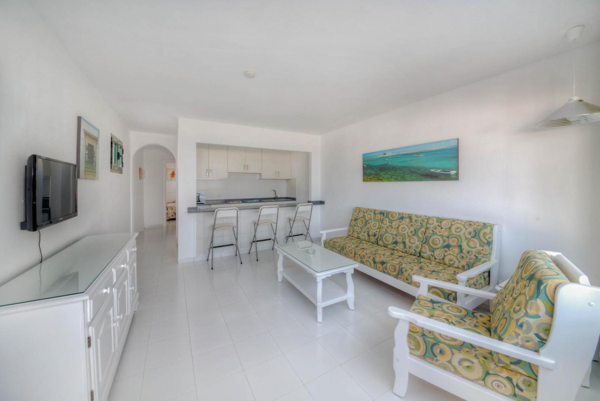 One-Bedroom Apartment without View