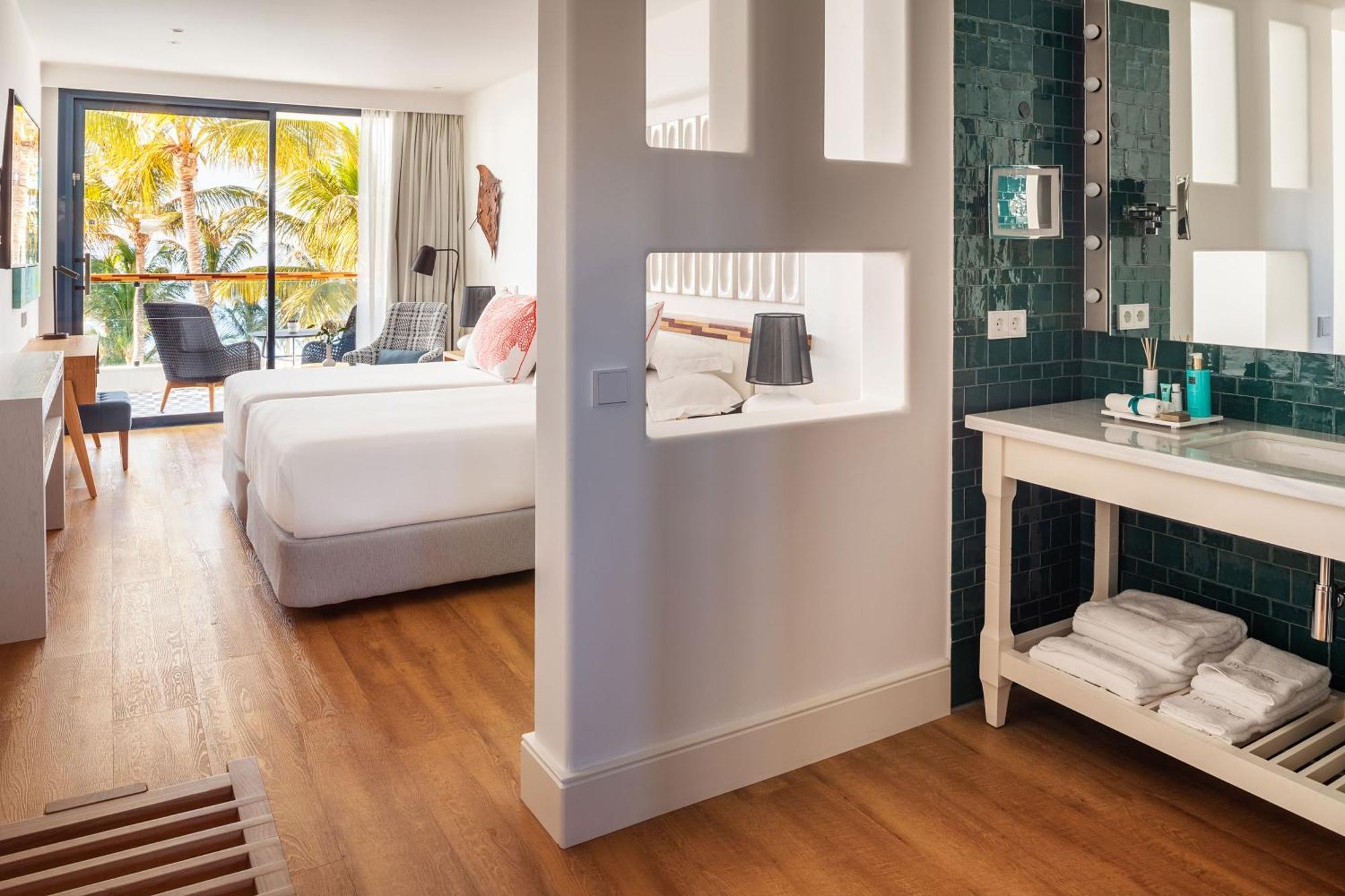Superior Double or Twin Room Sea View