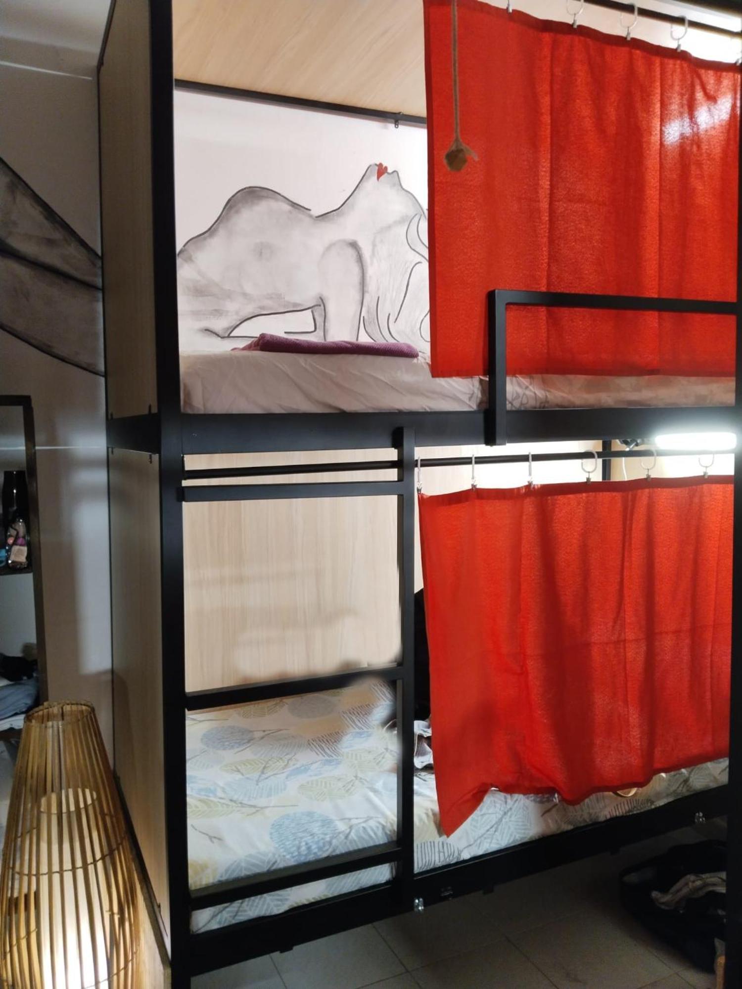 Posto Letto in Dormitorio Misto con 4 Letti