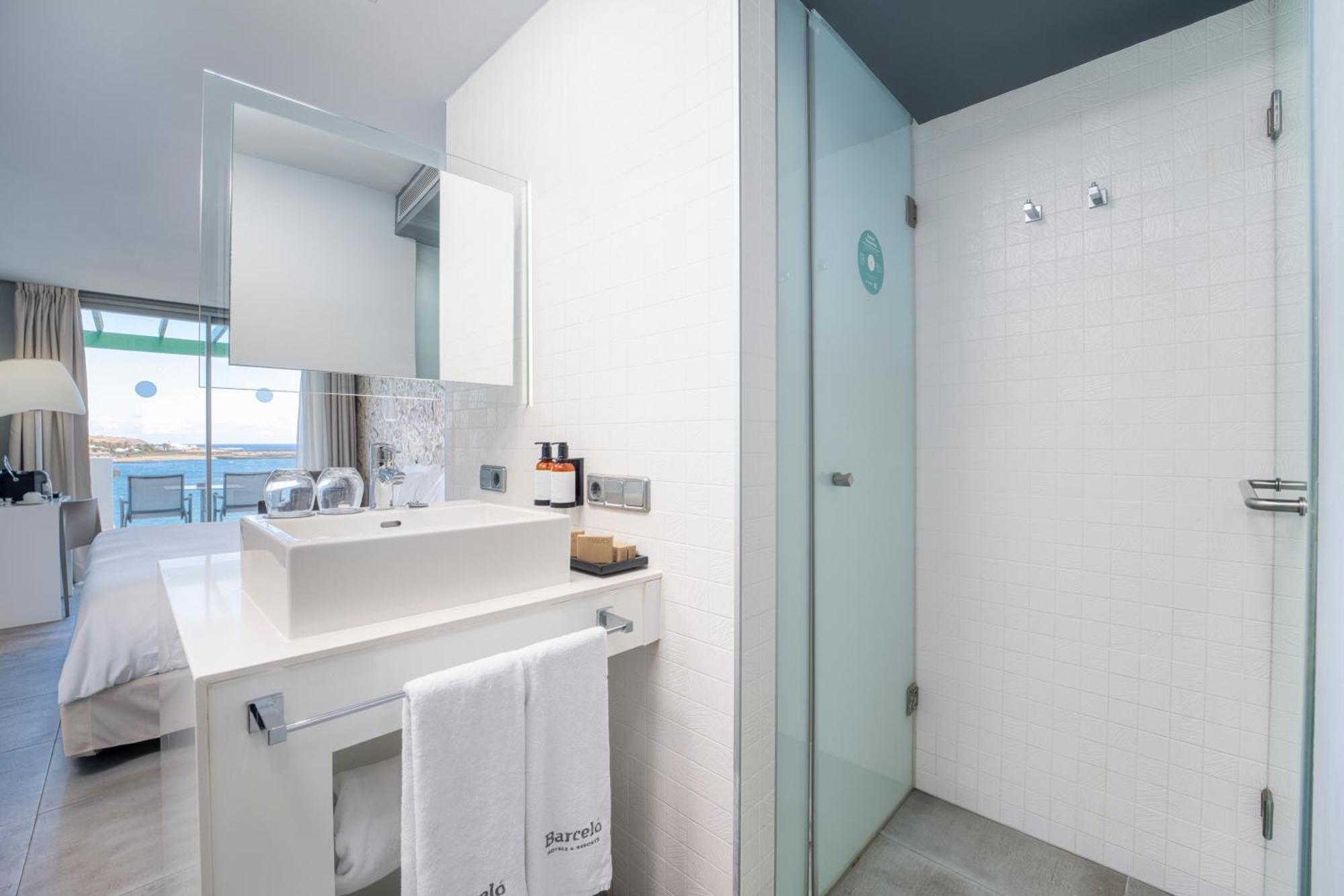 Deluxe Double Room with Balcony and Sea View