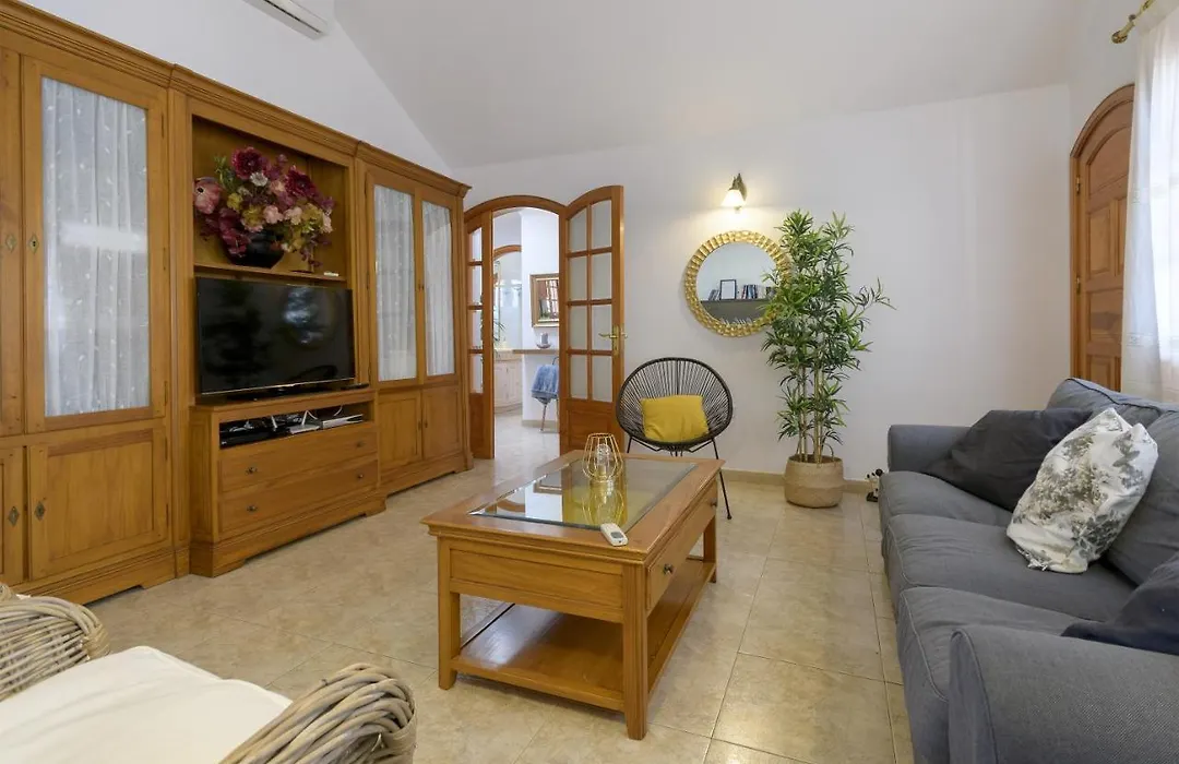Alizuth Villa-1