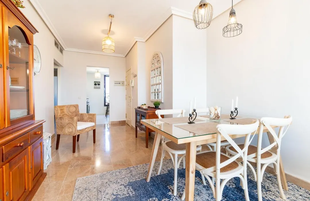Fee4Me: First Line Luxury Apartment-1