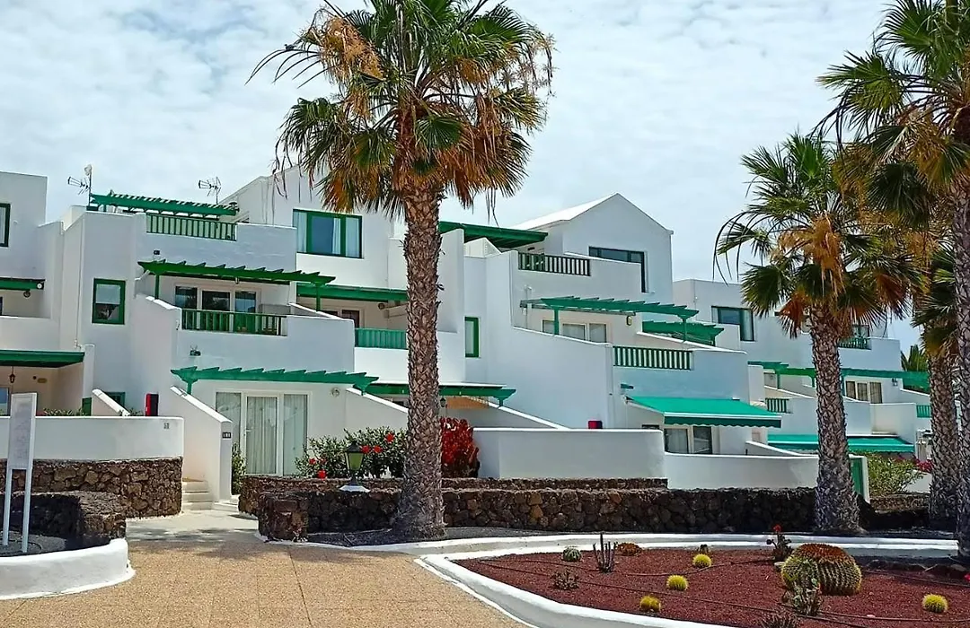 Calypso, Apartamento Completo Con Vistas Al Mar Y A La Piscina En Costa Teguise-1