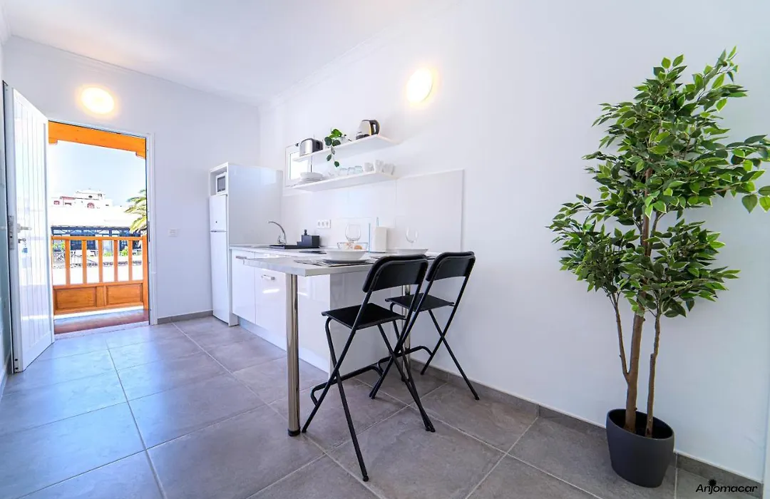Apartamentos Anjomacar A-1