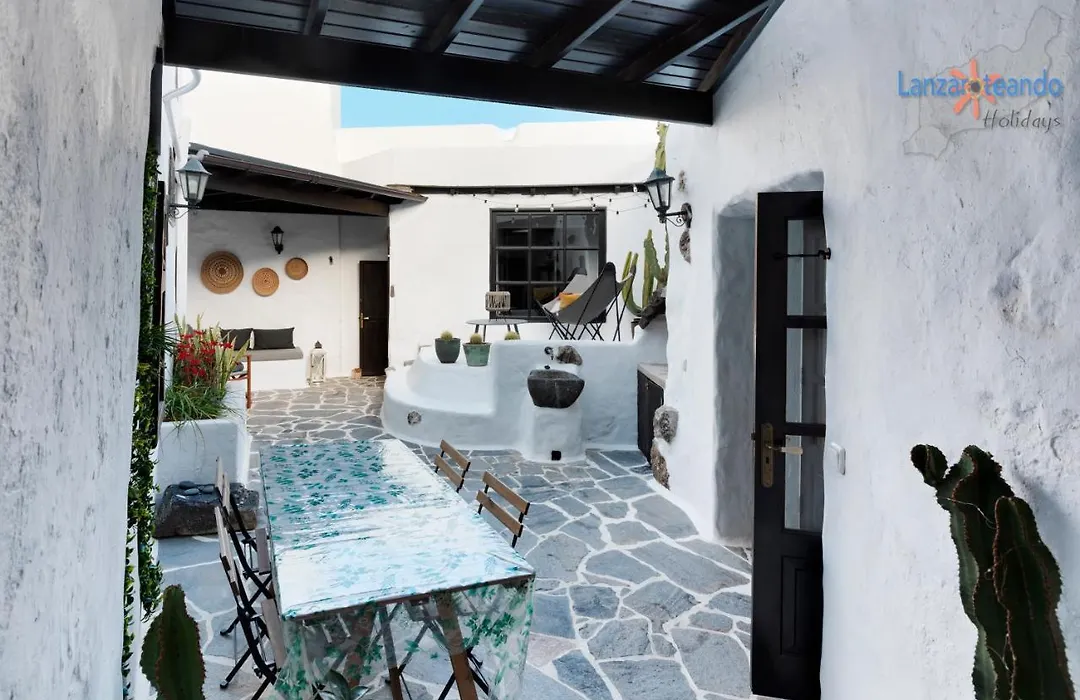Vivienda Vacacional El Patio De Franky-1