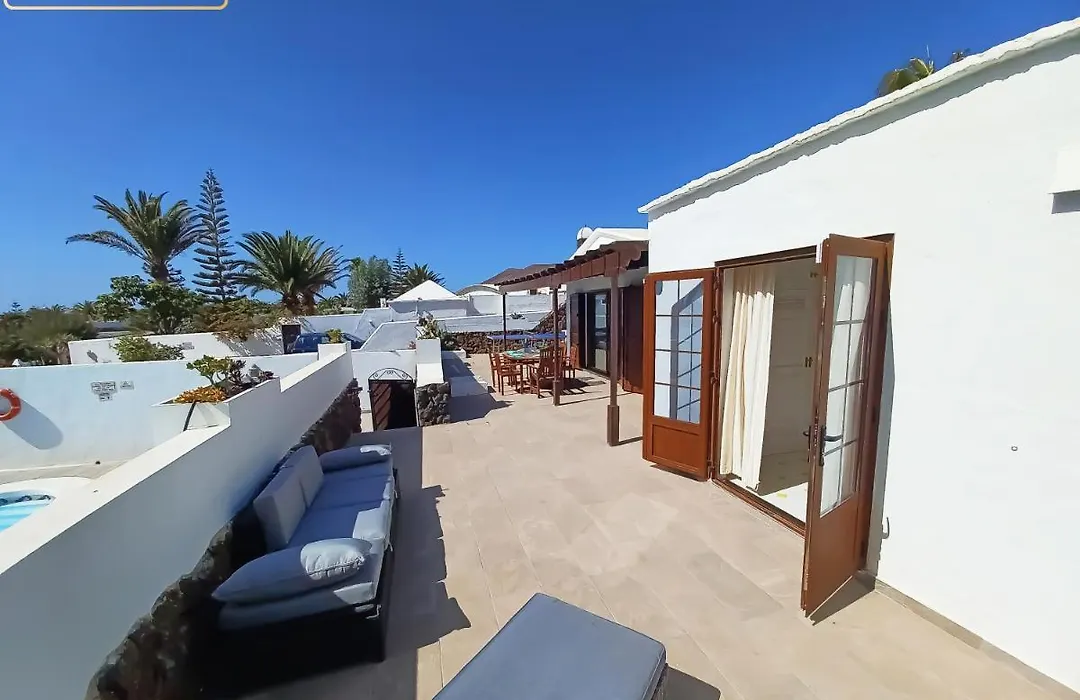 Villa Magica 7 Minutes Walk To Center With Pool And A/C-1