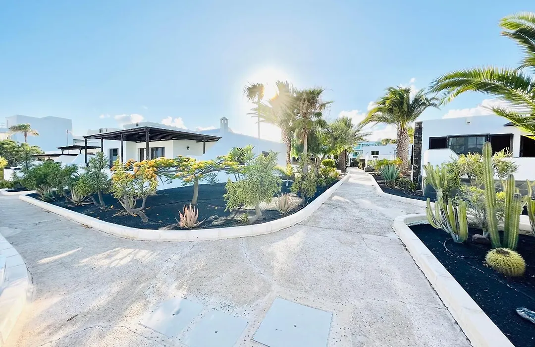 Trinity House En Playa Bastian-1