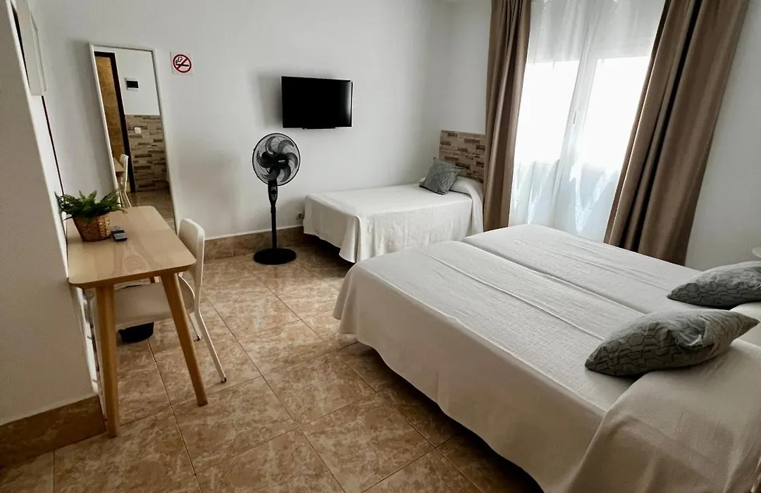 Hostal Residencia Cardona-1