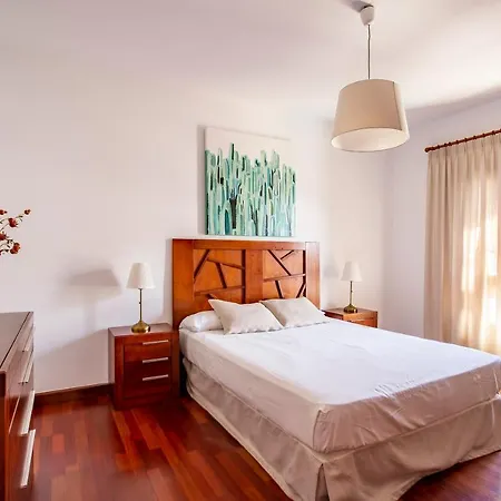 Villa Caletas Teguise - A Wonderful 5 Bedroom Villa - Perfect For A Large Group-2