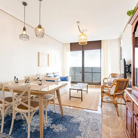 Fee4Me: First Line Luxury Apartment-2