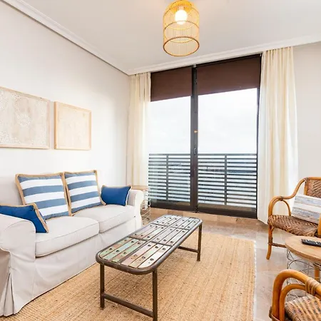 Fee4Me: First Line Luxury Apartment-3