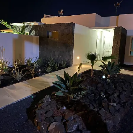 Villa Ashdene - Luxury Modern Villa With Large Heated Pool Wifi Uk Tv Bar & Bbq-3