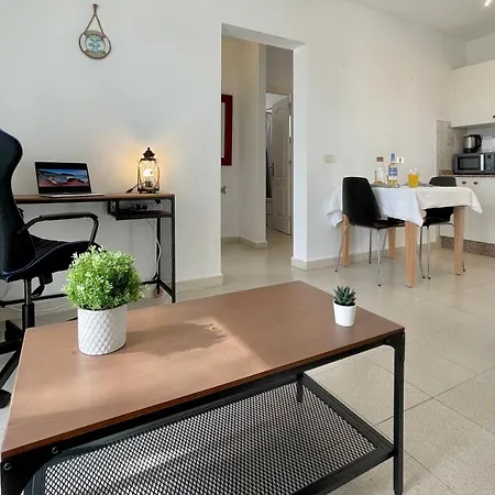 Cozy And Sunny Apartment Over The Rooftops-3
