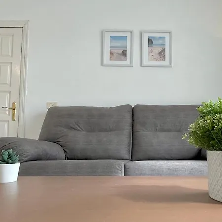 Cozy And Sunny Apartment Over The Rooftops-2