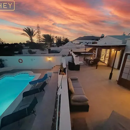 Villa Magica 7 Minutes Walk To Center With Pool And A/C-3