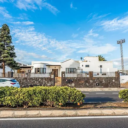 Stunning Home In San Bartolom With 3 Bedrooms And Wifi-3