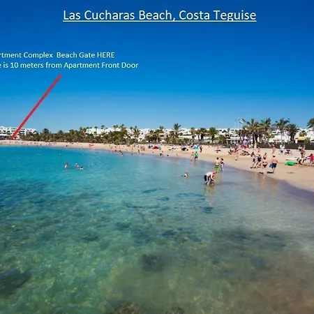 Lanzarote Beach Apartment: Beachfront Oasis in Costa Teguise-3
