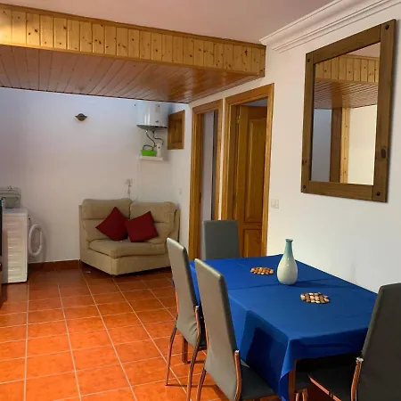 Basement Apartment Very Large Fantastic Location-2