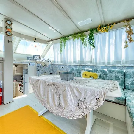 Houseboat Isurus Quinto-2