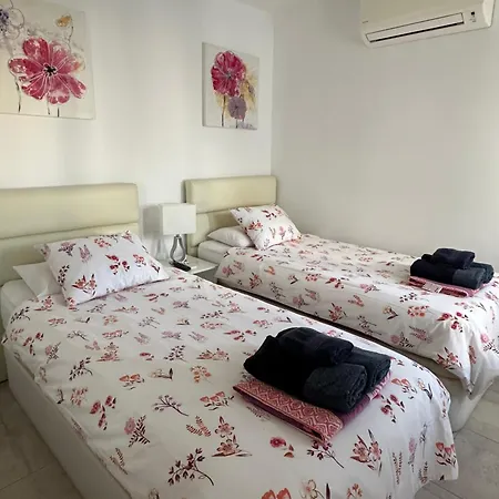 Los Gracioseros Apt 207-3