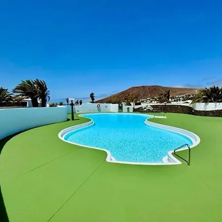 Lovely Villa Nico Playa Blanca, Hot Tub, Communal Pool-3