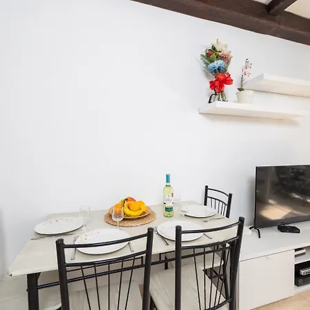 Jardines Apartment 2-2