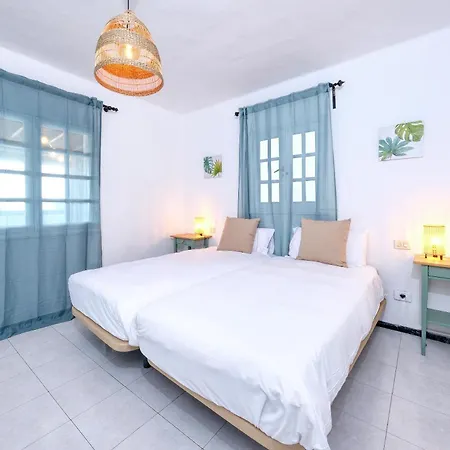 Casa Atassara - 500M To The Beach, Ping-Pong And Foosball By Lanzarote Vacation Homes-2