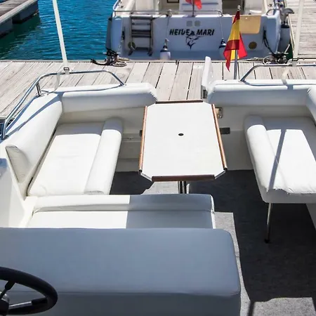 Cozy Boat To Unwind By The Ocean-2