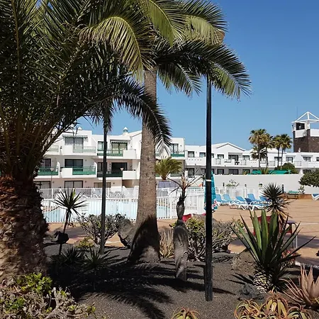Lanzarote Beach Apartment: Beachfront Oasis in Costa Teguise-2