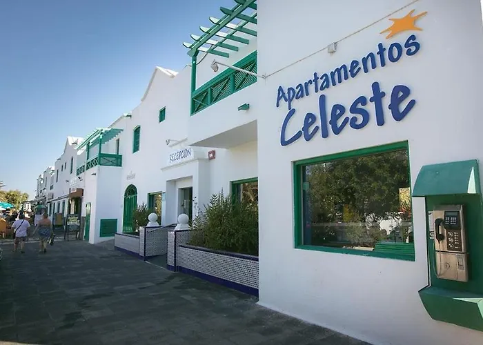 Celeste Costa Teguise che accetta animali