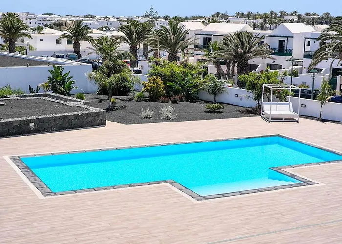 Luminosa Vivienda Vacacional Con Vista A La Piscina Costa Teguise