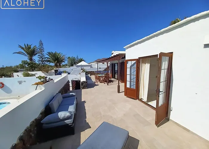 Villa Magica 7 Minutes Walk To Center With Pool And A/C Playa Blanca 