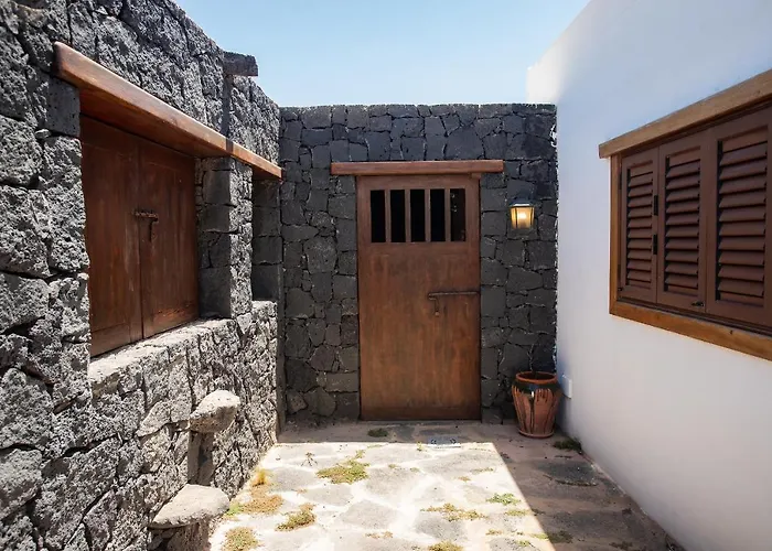 Villa Casa Lola Lanzarote piscina climatizada y wifi free San Bartolomé