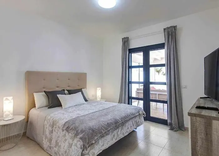 Homu Bianca Fantástica villa con piscina privada Playa Blanca 