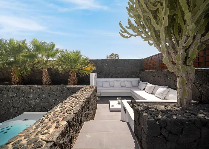 Villa Blasco by Alondra Collection Puerto Calero
