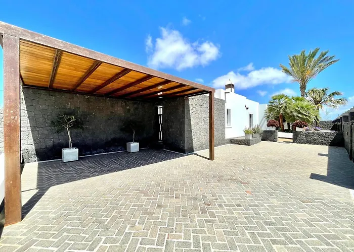Villas Mamma Mia pool heat Private&Jacuzzi Playa Blanca 