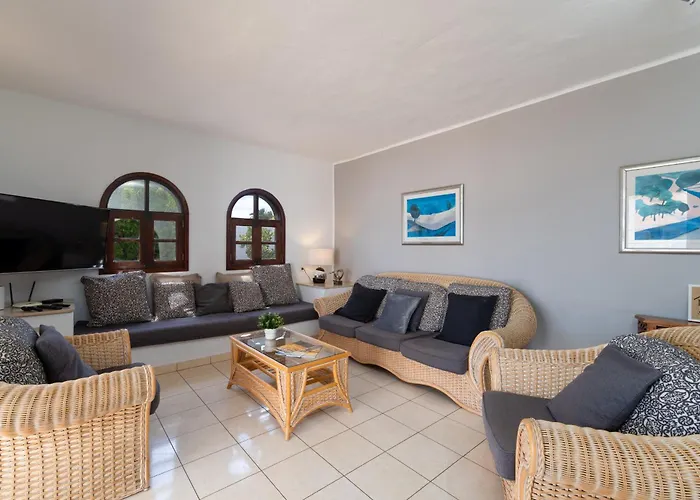 Villa Michelle - LH114 By Villas Now Ltd Playa Blanca  che accetta animali