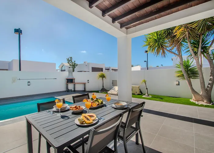 Villa Orcades Close To Town Center Pool & A/C Playa Blanca 
