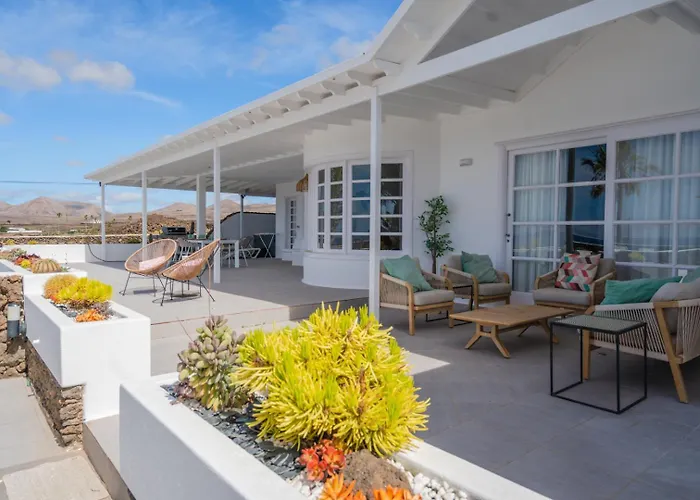 Puerto Calero hotels near Aparthotel Udalla Park