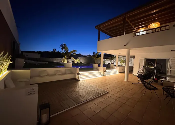 Villa Dedalos - Spacious Luxury Villa With Heated Pool In Puerto Calero with Pool