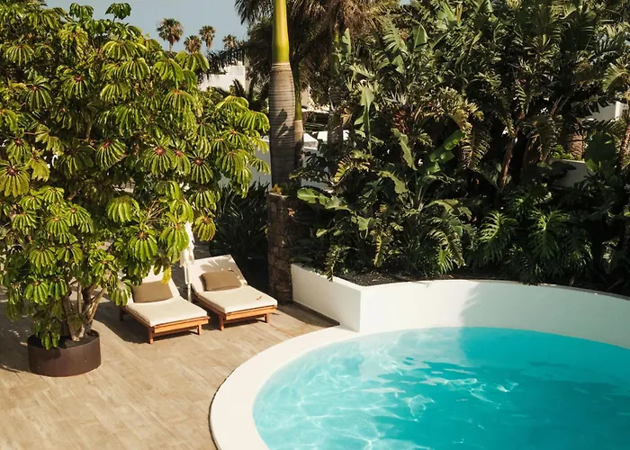 Costa Teguise Dog Friendly Hotels near Aquapark Costa Teguise