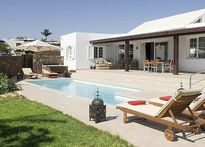 Coral Villas Puerto del Carmen  met een Zwembad